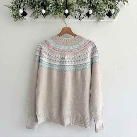 Vineyard Vines Cream and Blue Sweater - Picture 12 of 12